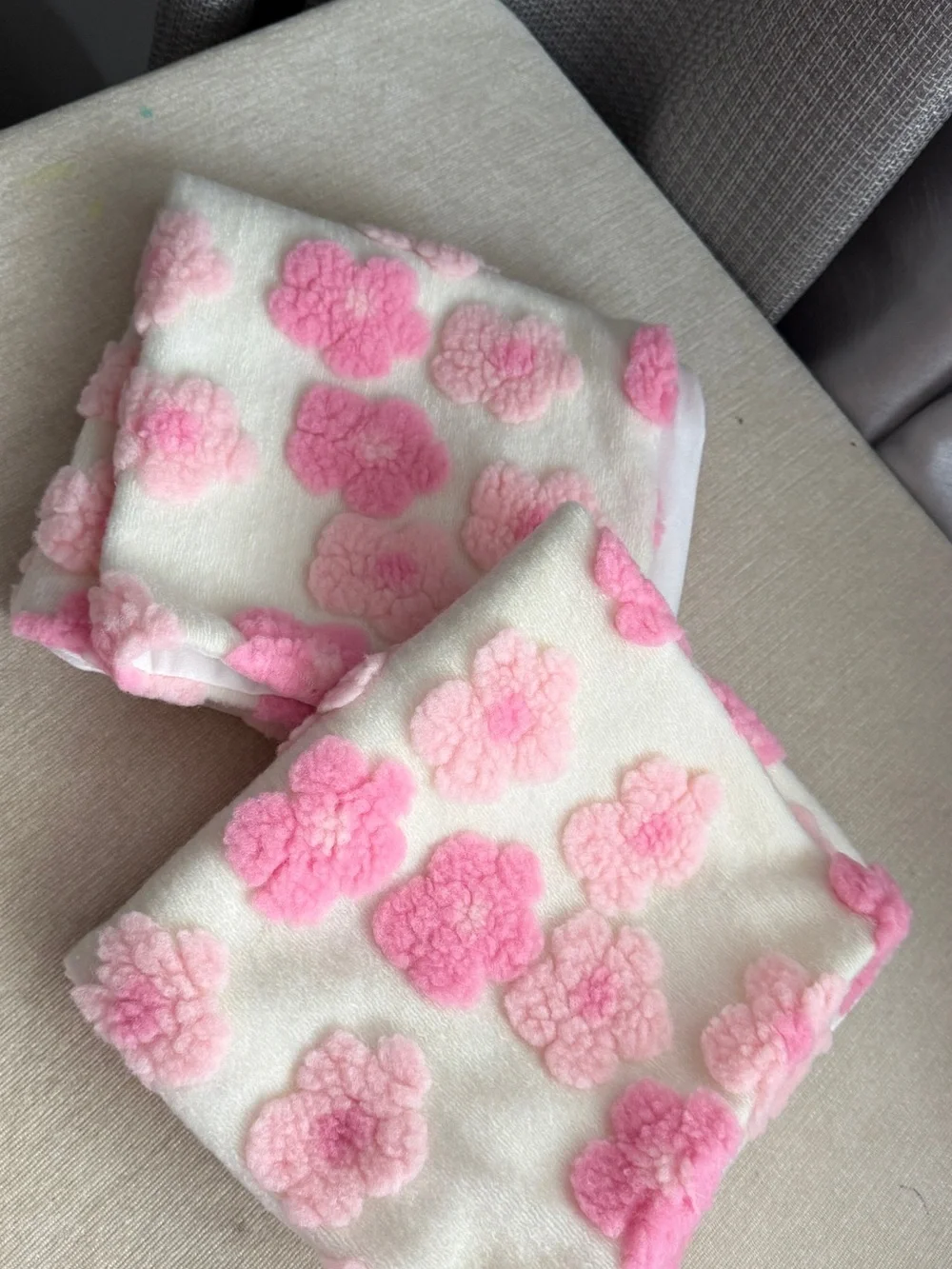 Plush Pink Floral Accent Pillow Set - Brand